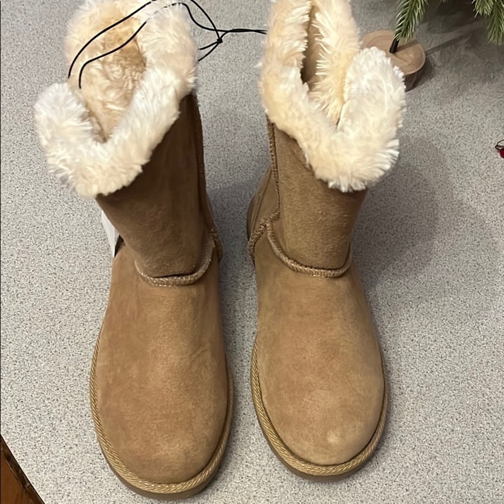 Tan short suede boots
